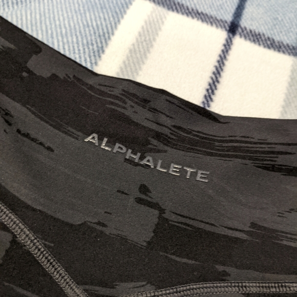 Alphalete surface power legging - Picture 2 of 4